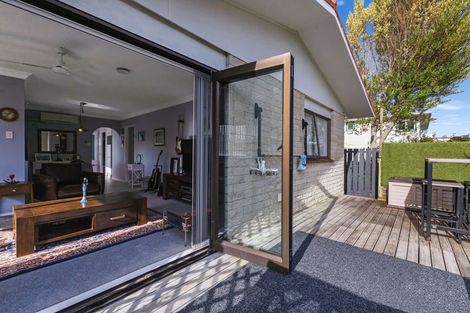 Photo of property in 2/14 Burns Street, Westown, New Plymouth, 4310