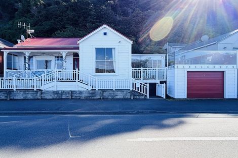Photo of property in 285 Karaka Bay Road, Karaka Bays, Wellington, 6022