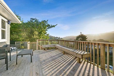 Photo of property in 16 Manor Drive, Stokes Valley, Lower Hutt, 5019