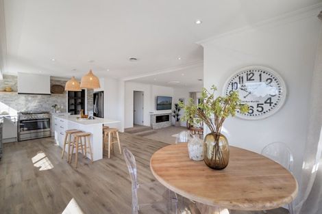 Photo of property in 384b Devonport Road, Tauranga South, Tauranga, 3112