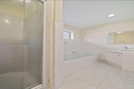 Photo of property in 12 De Havilland Drive, Goodwood Heights, Auckland, 2105