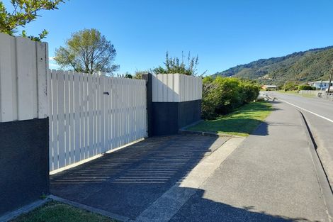 Photo of property in 235 Waikawa Road, Waikawa, Picton, 7220