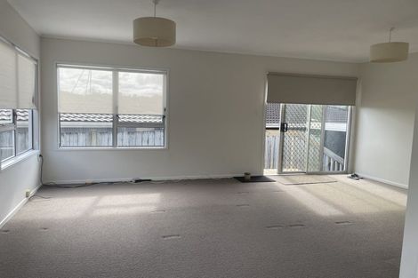 Photo of property in 2/33 Halberg Street, Glenfield, Auckland, 0629