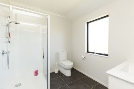 Photo of property in 20 La Lena Grove, Fitzherbert, Palmerston North, 4410