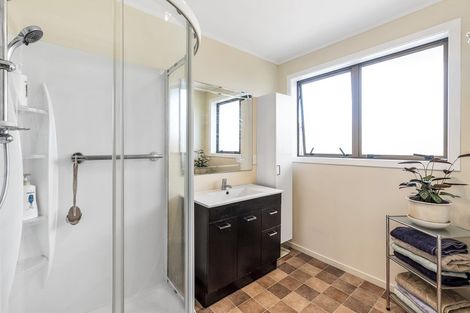 Photo of property in 6 Tawa Street, Waikanae, 5036