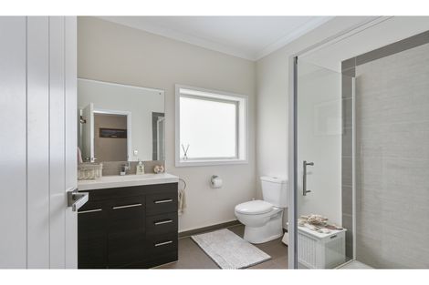 Photo of property in 15 Canary Way, Whitby, Porirua, 5024