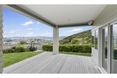Photo of property in 15 Canary Way, Whitby, Porirua, 5024