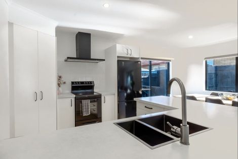 Photo of property in 98 Twin Oak Avenue, Papamoa Beach, Papamoa, 3118