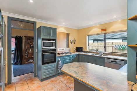 Photo of property in 94 Kapanui Road, Waikanae, 5036