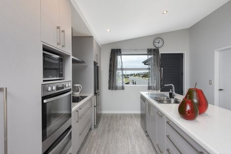 Photo of property in 32 Kohekohe Road, Papamoa Beach, Papamoa, 3118