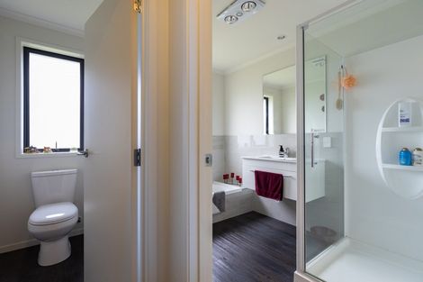 Photo of property in 25 Te Arakete Place, Hurworth, New Plymouth, 4310