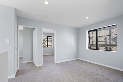 Photo of property in 8 Taipahitini Road, Rosehill, 2113