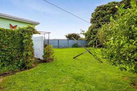 Photo of property in 10 Bone Crescent, Hawera, 4610