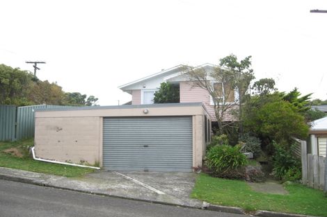 Photo of property in 14 Barclay Street, Newlands, Wellington, 6037