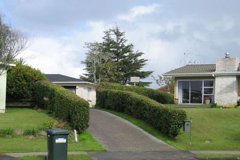 Photo of property in 16 Quibray Place, Botany Downs, Auckland, 2010