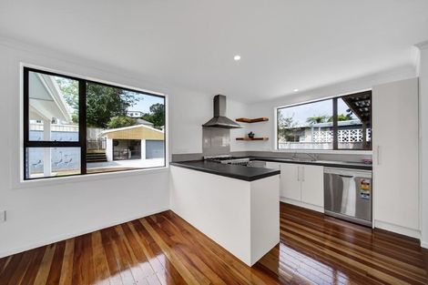 Photo of property in 14 Bromley Place, Westown, New Plymouth, 4310