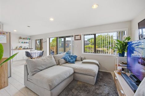 Photo of property in 1/49 Galaxy Drive, Mairangi Bay, Auckland, 0630