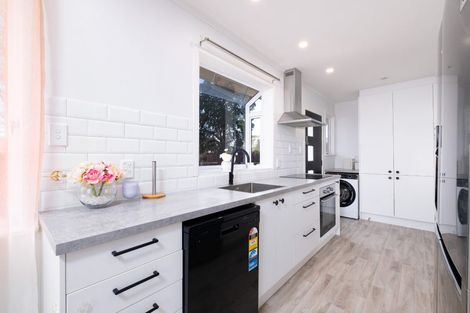 Photo of property in 116 Ennis Avenue, Pakuranga Heights, Auckland, 2010