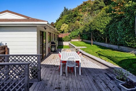 Photo of property in 16 Saint Aidans Way, Tawa, Wellington, 5028