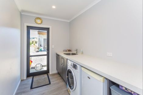 Photo of property in 398a Tararua Road, Levin, 5571