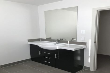 Photo of property in 757 East Coast Road, Northcross, Auckland, 0630