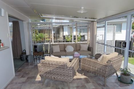 Photo of property in 8 Pipitea Place, Massey, Auckland, 0614