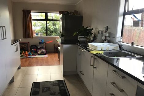 Photo of property in 2/47 Larnoch Road, Henderson, Auckland, 0610
