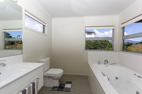 Photo of property in 33 Veale Road, Frankleigh Park, New Plymouth, 4371