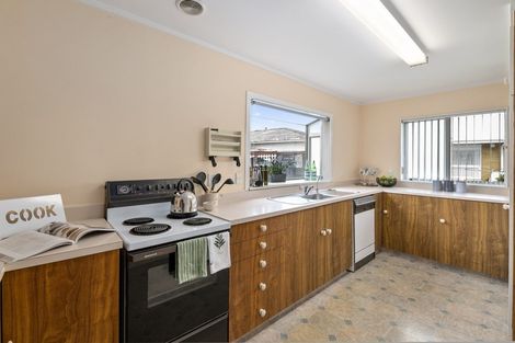 Photo of property in 2 Winslow Place, Levin, 5510