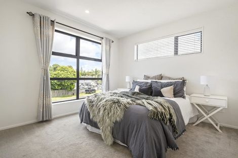 Photo of property in 49a Meadowood Drive, Unsworth Heights, Auckland, 0632