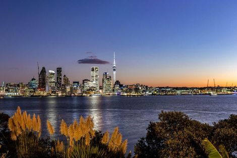 Photo of property in 2/104 Stanley Point Road, Stanley Point, Auckland, 0624