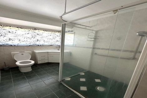 Photo of property in 261 Wairau Road, Totara Vale, Auckland, 0627