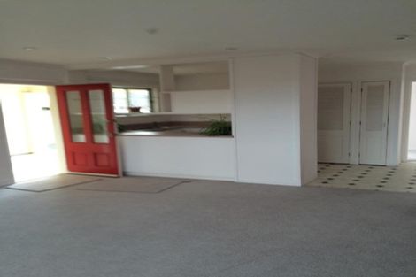 Photo of property in 6 Sampson Lane, Northcote, Auckland, 0627