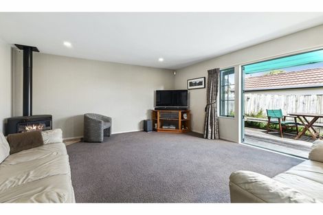 Photo of property in 127a Browns Bay Road, Browns Bay, Auckland, 0630