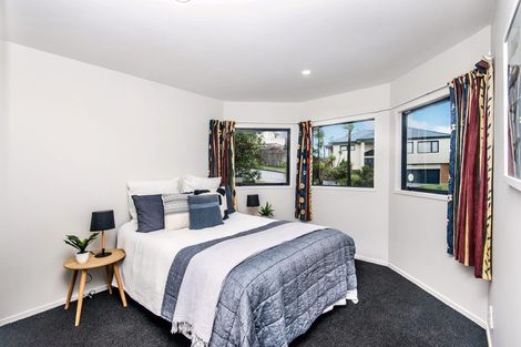 Photo of property in 59 Dress Circle, Newlands, Wellington, 6037