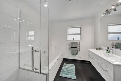 Photo of property in 11 Keene Drive, Bell Block, New Plymouth, 4312