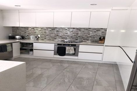 Photo of property in 20 Portsea Place, Chatswood, Auckland, 0626