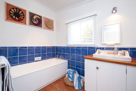 Photo of property in 24 Wellwood Terrace, Te Awanga, 4102