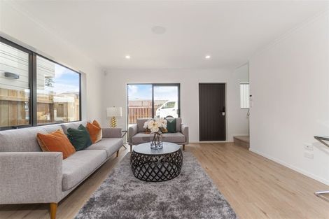 Photo of property in 1/4 Godley Road, Green Bay, Auckland, 0604