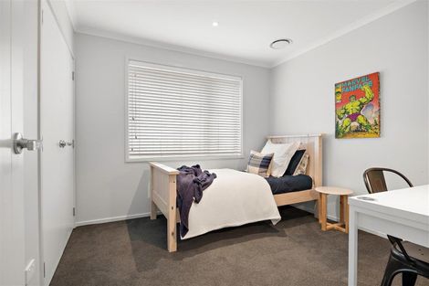 Photo of property in 24 Sir Lincoln Drive, Kumeu, 0810