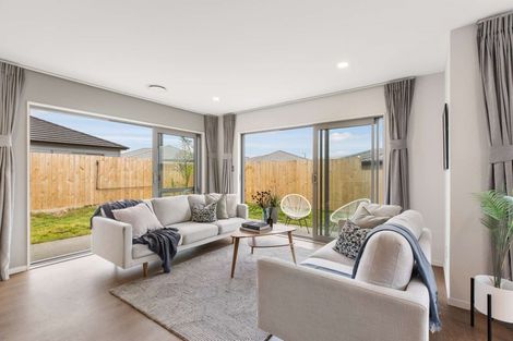 Photo of property in 24 Vinistra Road, Kumeu, 0810