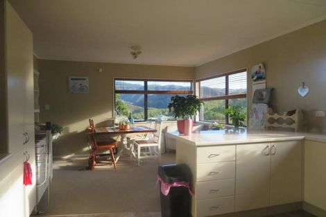 Photo of property in 17 Dargle Way, Island Bay, Wellington, 6023