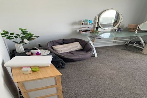 Photo of property in 29b Glanmire Road, Newlands, Wellington, 6037