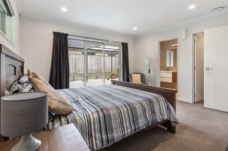 Photo of property in 11 Kilmacrennan Drive, Rosehill, Papakura, 2113