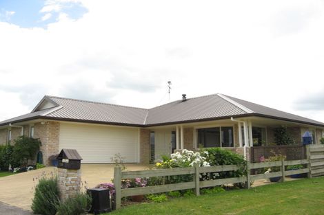 Photo of property in 12 Lieshout Way, Pukekohe, 2120