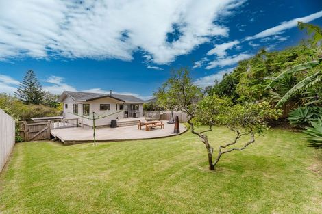 Photo of property in 7 John Dee Crescent, Red Beach, 0932