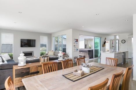 Photo of property in 3 Taumata Road, Omaha, 0986