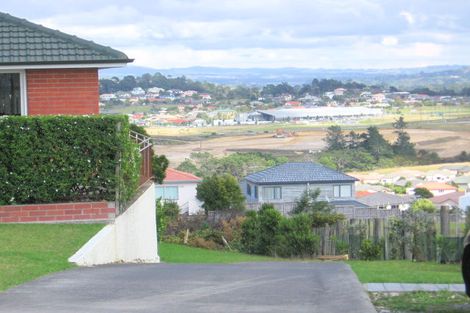 Photo of property in 1/728 East Coast Road, Pinehill, Auckland, 0632