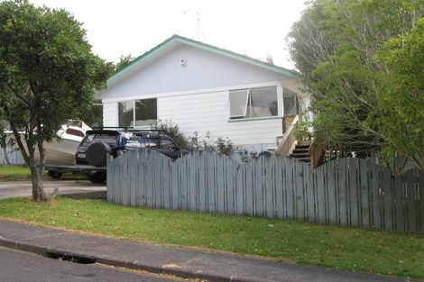 Photo of property in 3 Theban Place, Totara Vale, Auckland, 0629