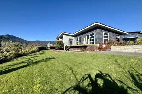 Photo of property in 33 Harbour View Heights, Picton, 7220